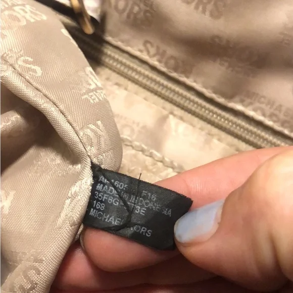 MICHAEL Michael Kors Gray Snake Print Shoulder Bag - Picture 2 of 4